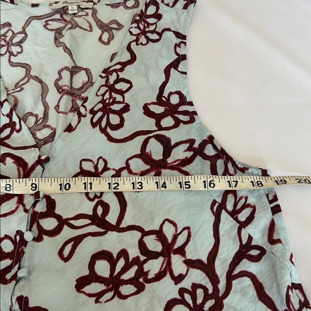 Madewell Gentle Wind Cutaway Vest in NWT Floral Top with Red Accents size 12 - Picture 4 of 8